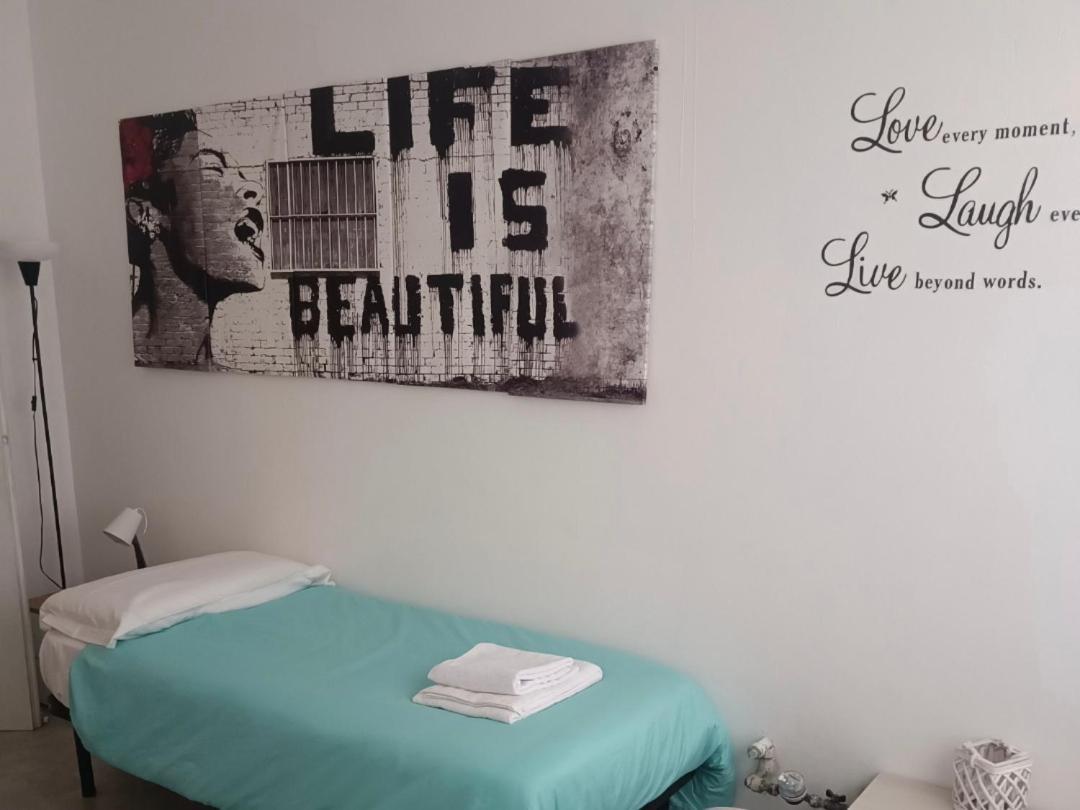 Banksy's House In Intero Apartment *
