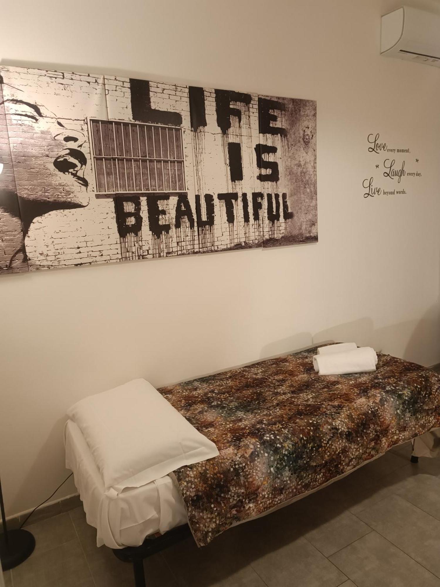 Banksy's House In Intero Apartment